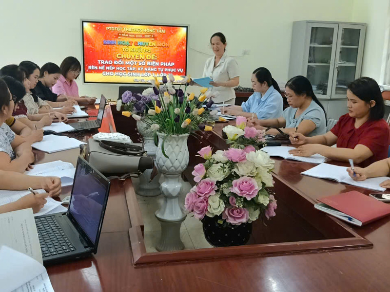 CHÌA KHÓA VÀNG" RÈN NỀN NẾP VÀ KỸ NĂNG TỰ PHỤC VỤ CHO HỌC SINH LỚP 1, LỚP 2 TẠI PTDTBT TH&amp;THCS HỒNG THÁI