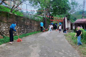 Hưởng ứng phong trào "Ngày Chủ nhật xanh"