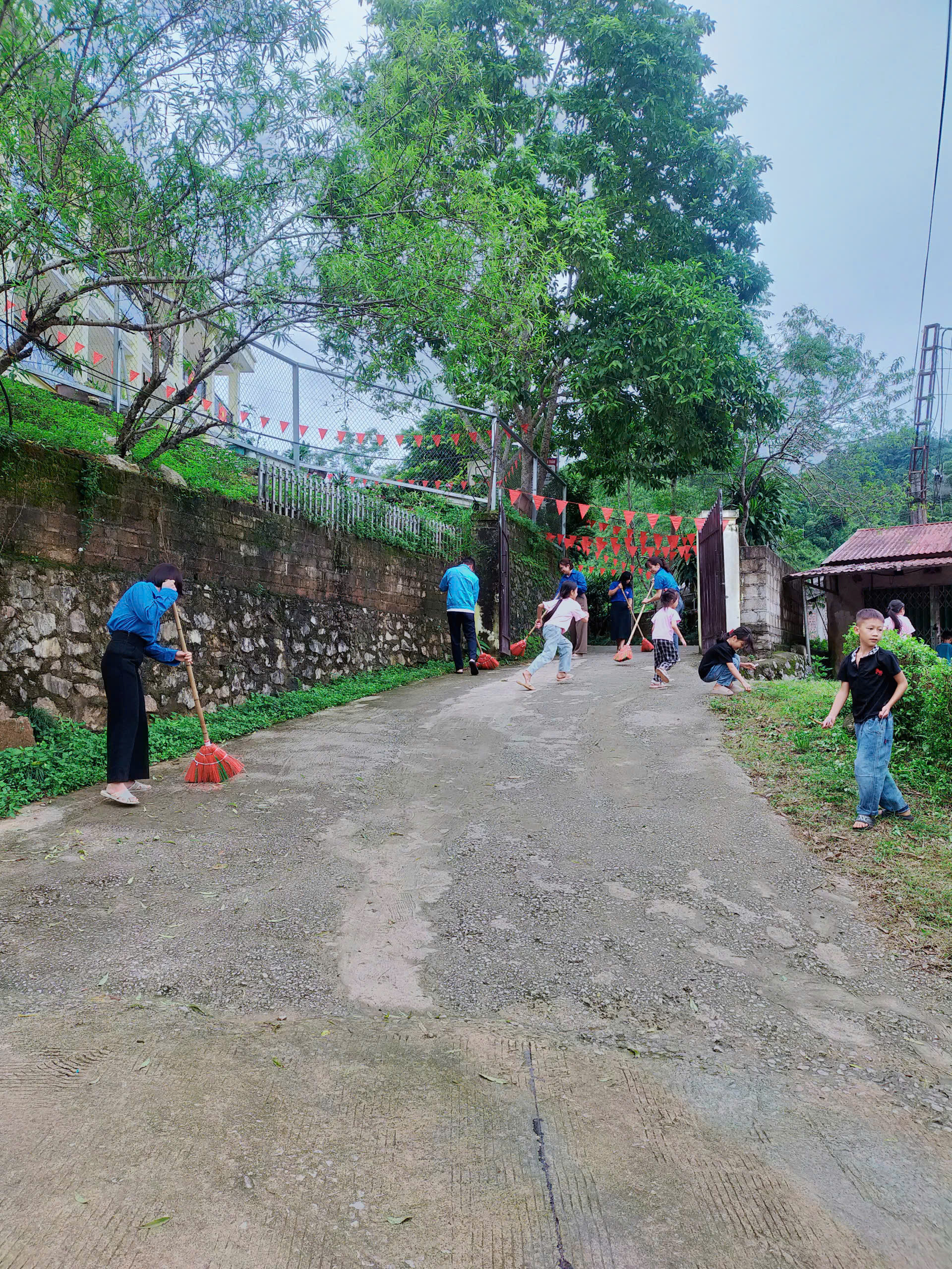 Hưởng ứng phong trào "Ngày Chủ nhật xanh"